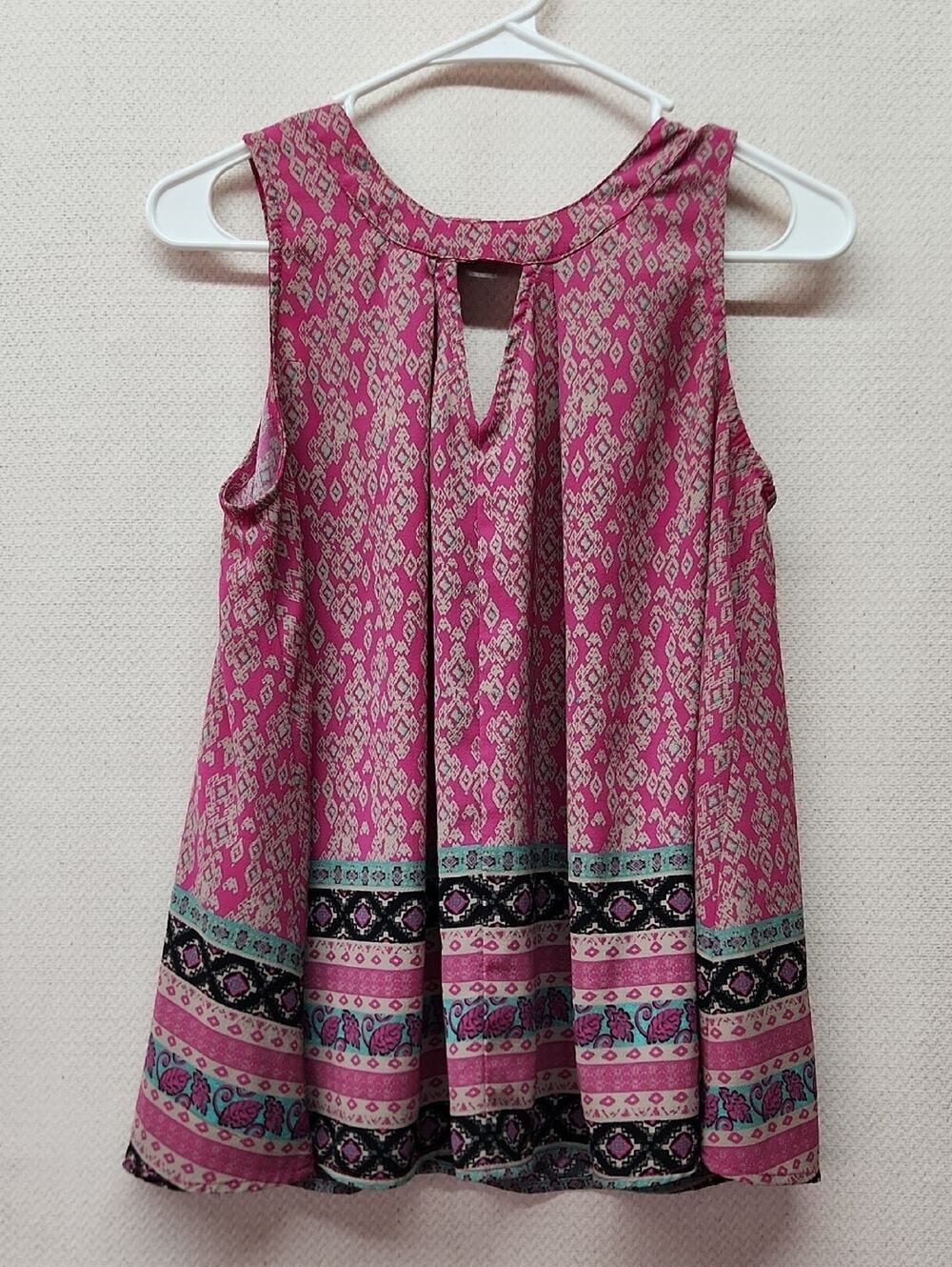 🚨2/$25 or 5/$50🚨Xhilaration Pink Patterned Sleeveless Tank Top